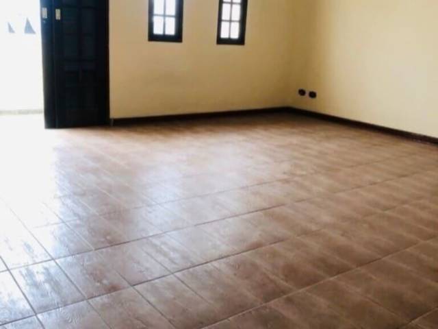 Sobrado para Venda em Atibaia - 4