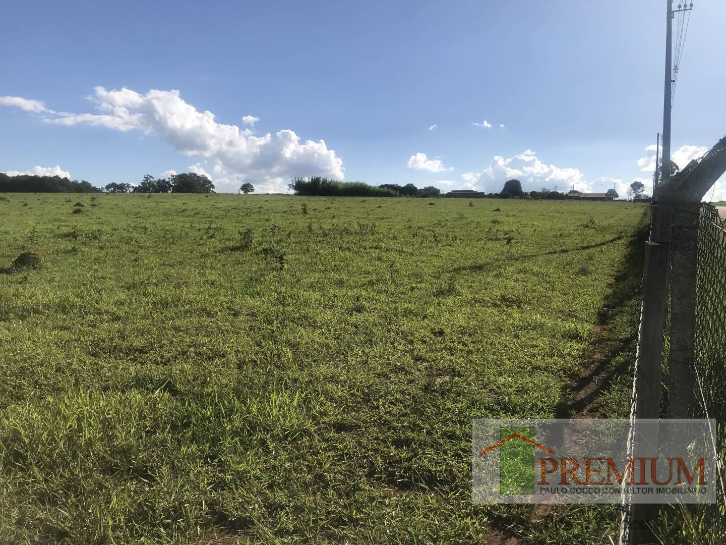Procurando em Atibaia áreas industriais a venda ? Esta possui 5.216 m² de área total de terreno.