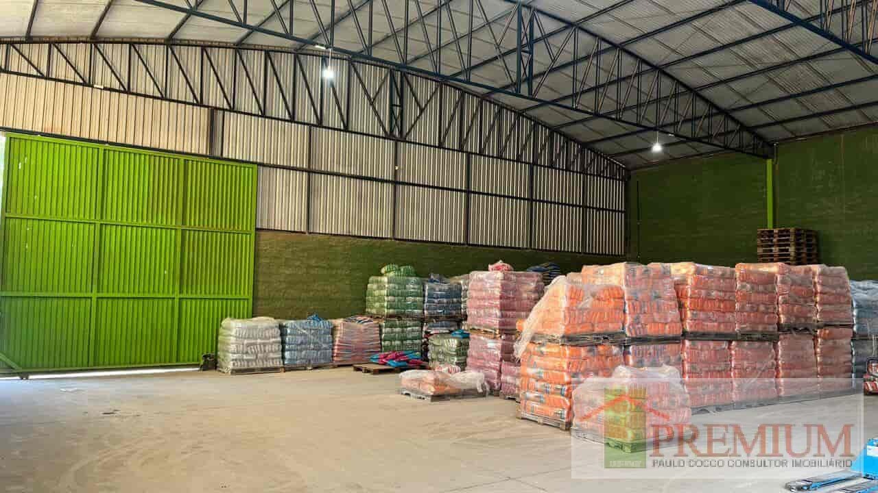 Galpão a venda Atibaia 2000m² com 1400m² de área construída.
