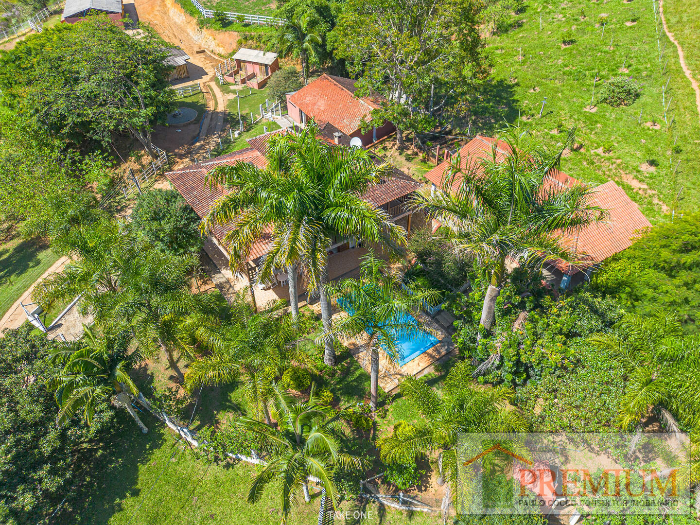 Sítio a venda em Extrema-MG, 6 alqueires. Super caprichado !!